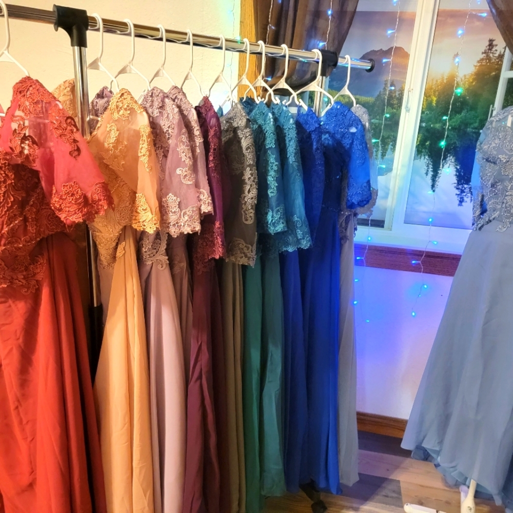 Holiday or Cocktail Event/Wedding Guest/ Mother of the Bride Dresses! - Picture 4 of 4